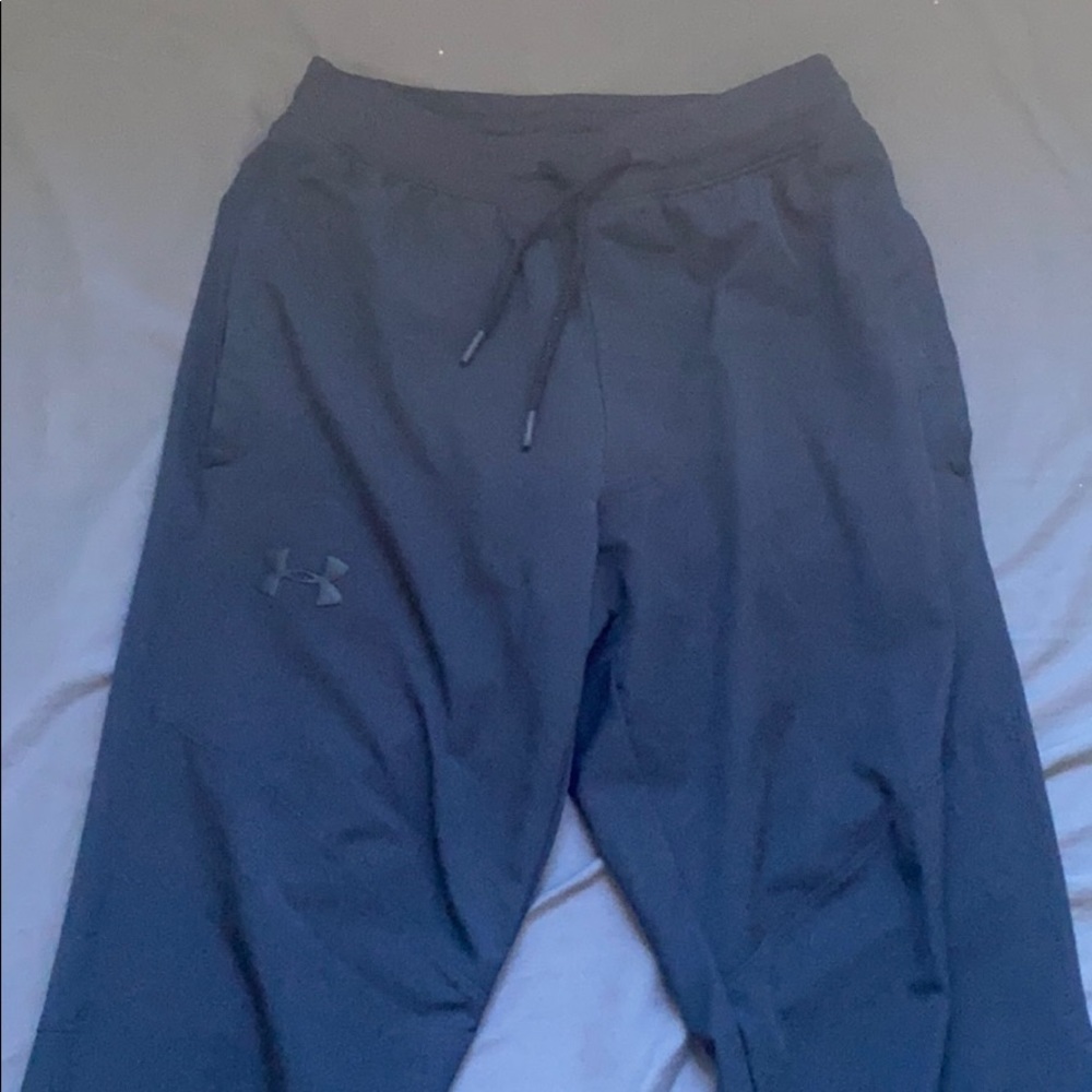 Under Armor stretchy fitted athletic pants